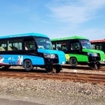 世界初の乗り物ＤＭＶ３台そろい踏み（阿佐海岸鉄道提供）