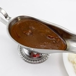 「牛肉ゴロっとカレー」をグレイビーボード（カレーの器）にイン！