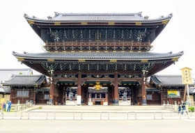 京都、東本願寺の御影堂門（sonda0112/adobe.stock.com）