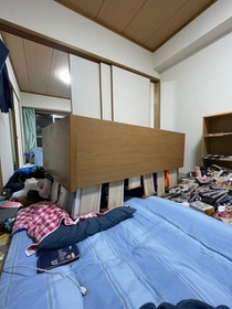 タンスが完全に寝ていた場所に…（マヒロッツォさん提供）