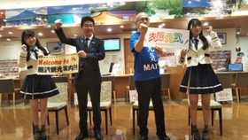 難波観光案内所のセレモニーには北村豪・ＪＴＢ執行役員（左から２人目）らが参加