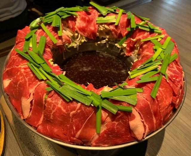 リース状の見た目もユニークな「炊き肉（牛）」