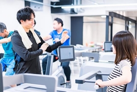 トレーナーの勤務形態はさまざま。スポーツジムに勤めるのも、そのうちのひとつ
