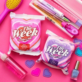 PLAZAが初めてデザインした生理用ナプキン「The Week Sanitary Pad」（プラザスタイル カンパニー提供）