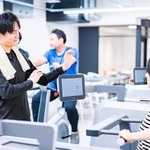 トレーナーの勤務形態はさまざま。スポーツジムに勤めるのも、そのうちのひとつ