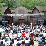 兵庫県三田市で開催される野外フェス「ONE MUSIC CAMP」（Photo by Shiho Aketagawa）