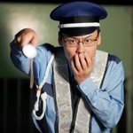 巡回中の警備員