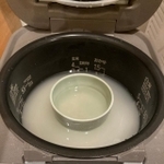 炊飯器のなかに器…？（画像提供：ちひろさん）