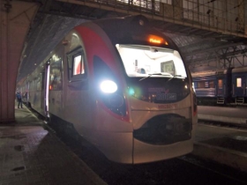 韓国製のウクライナの特急列車