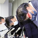 USB紛失について謝罪するBIPROGYの幹部ら＝２４日午後５時、尼崎市役所