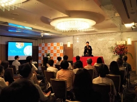 落語家の笑福亭笑利さんが、緒方洪庵をテーマにした落語で会場を盛り上げた