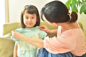 あなたは親子間で服のおさがりをもらったことがありますか？（イメージ画像）