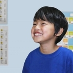 小学生が初めて聞いた英語を書き取ると…（イメージ画像）