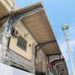 JR元町駅のホーム跡にひさしが架かる