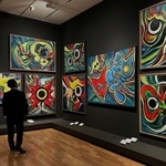 1970年代以降に描かれた作品群。たくさんの目に取り囲まれ、おもわず圧倒されてしまう