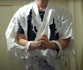 2年8カ月正拳突きを続けた結果、道着はボロボロに（提供画像）