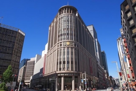 日本の百貨店の発祥とされる三越日本橋本店。1935年に竣工した本館は国の重要文化財に指定されている