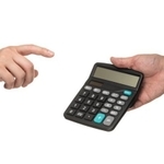 利益がほとんど出ない中古車の利益分まで値切るよう求められた業者は…※画像はイメージです(kai/stock.adobe.com)