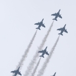 長崎市上空を飛行するブルーインパルス（９月２３日）