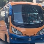マレーシアのスクールバス（写真を一部加工しています）
