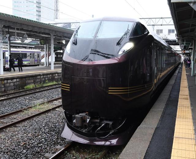 これぞザ ハイグレード お召列車 にも使われるe655系 なごみ に乗車 思わず活用策を夢想 夜行列車としても最適かも 神戸新聞next 連載 特集 話題