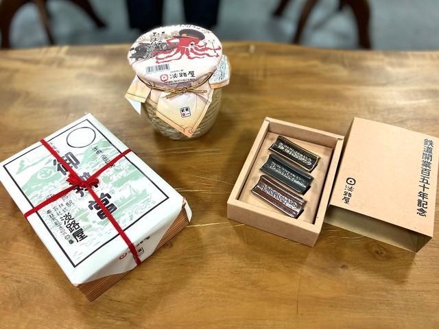 淡路屋が手がけた鉄道開業150年記念商品