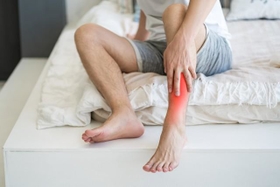 通常の骨折ほど痛みや腫れがなく、「捻挫かな」と思っていたら、疲労骨折していたというケースもあります※画像はイメージです(staras/stock.adobe.com)