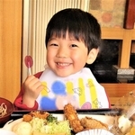 子連れ外食って苦労が多いですよね…（イメージ画像）