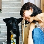 にこまると里親さん。里親さんは声、音楽、ヨガの先生でもあります