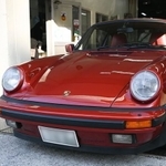 1986年式の911カレラ。小柄なボディに3200ccのエンジン、左ハンドルのマニュアルミッション。面白くないわけがないですね