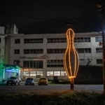 印象的なボウリングピンの電飾…廃墟の片隅で長年営業を続けていた深川セントラルボウル（mimizukuさん提供）