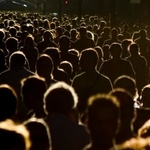 普段とは全く違う行動をとってしまう、群衆心理とは（Max Ferrero/stock.adobe.com）