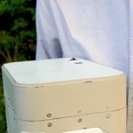 これが手を使わずに綺麗に割り箸を割ることのできる「全自動割り箸割り機」が話題に（カズヤシバタさん提供）