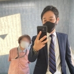 山田さん（右）と清掃員、温もりが伝わる画像＝山田千紘(Chihiro Yamada)さん（@chi_kun_cq22）提供