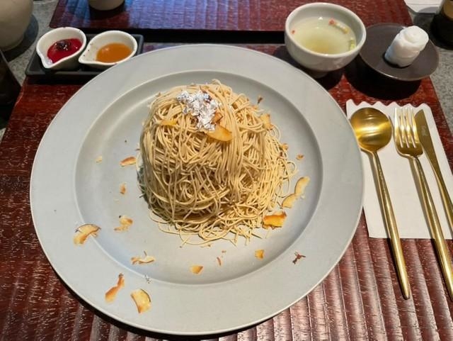 大人でも驚く豪華なモンブラン（提供）