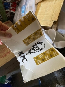 バーレルの容器は紙のように見えるが、資源ごみにはならない＝マシンガンズ滝沢さん（@takizawa0914）提供