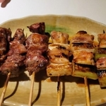 オーナーは人気インフルエンサー　名物の煮込みは年間4万食　話題のお店、東京・焼き鳥どんの人気の秘密に迫る