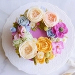 ヴェイユベールがデザインを模倣したケーキ。美しいバランスになるように、何度も配置や色合いを考えたサンプルだった。