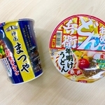 左が「神田まつや 鶏南ばんそば」、右が「日清のおめでどん兵衛 年明けうどん」
