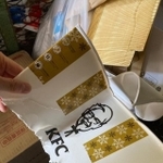 バーレルの容器は紙のように見えるが、資源ごみにはならない＝マシンガンズ滝沢さん（@takizawa0914）提供
