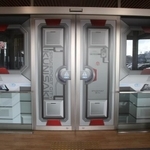 市役所正面玄関の自動ドア（国東市役所提供、以下同）