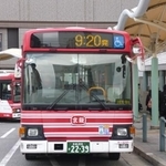 行先表示器に時間が出ると…（京阪バス提供）