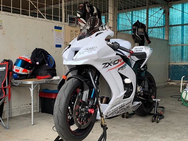 ZX10R(サーキット)（ボンさん提供）