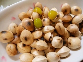 ギンナンを見たこともない外国人でもこう言えば興味津々で食べてくれるかも？（イメージ画像）
