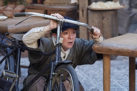 「江戸川乱歩」になる前の、平井太郎を演じる濱田岳　©︎NHK
