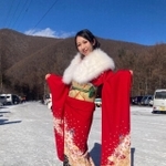 赤い振袖を身にまといいざゲレンデに！着物は一式ご自身で購入したものです（画像提供：蚊取り線香さん）