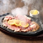 これが佐世保で生まれたレモンステーキ