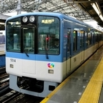 「復興カラー」で運行されていた頃の阪神電鉄5500系。現在は改装され、増備車両の5550系のみに残る