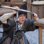 「江戸川乱歩」になる前の、平井太郎を演じる濱田岳　©︎NHK