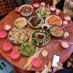 2023年旧暦1月2日「初ニ」の日、親族で囲んだ食卓の様子（Tessさん提供）